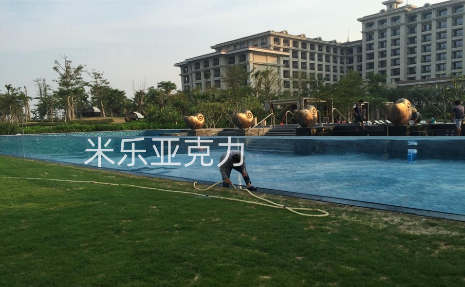 <b>亞克力游泳池深度多少合適？實用性安全性是關鍵</b>